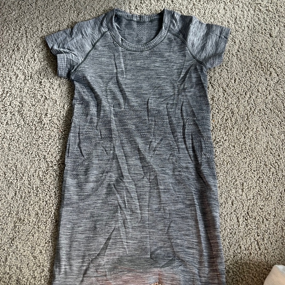 LULULEMON ATHLETIC SHIRT